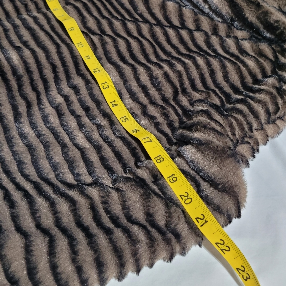 T Tahari Faux Fur Hooded Open Vest - Picture 7 of 7